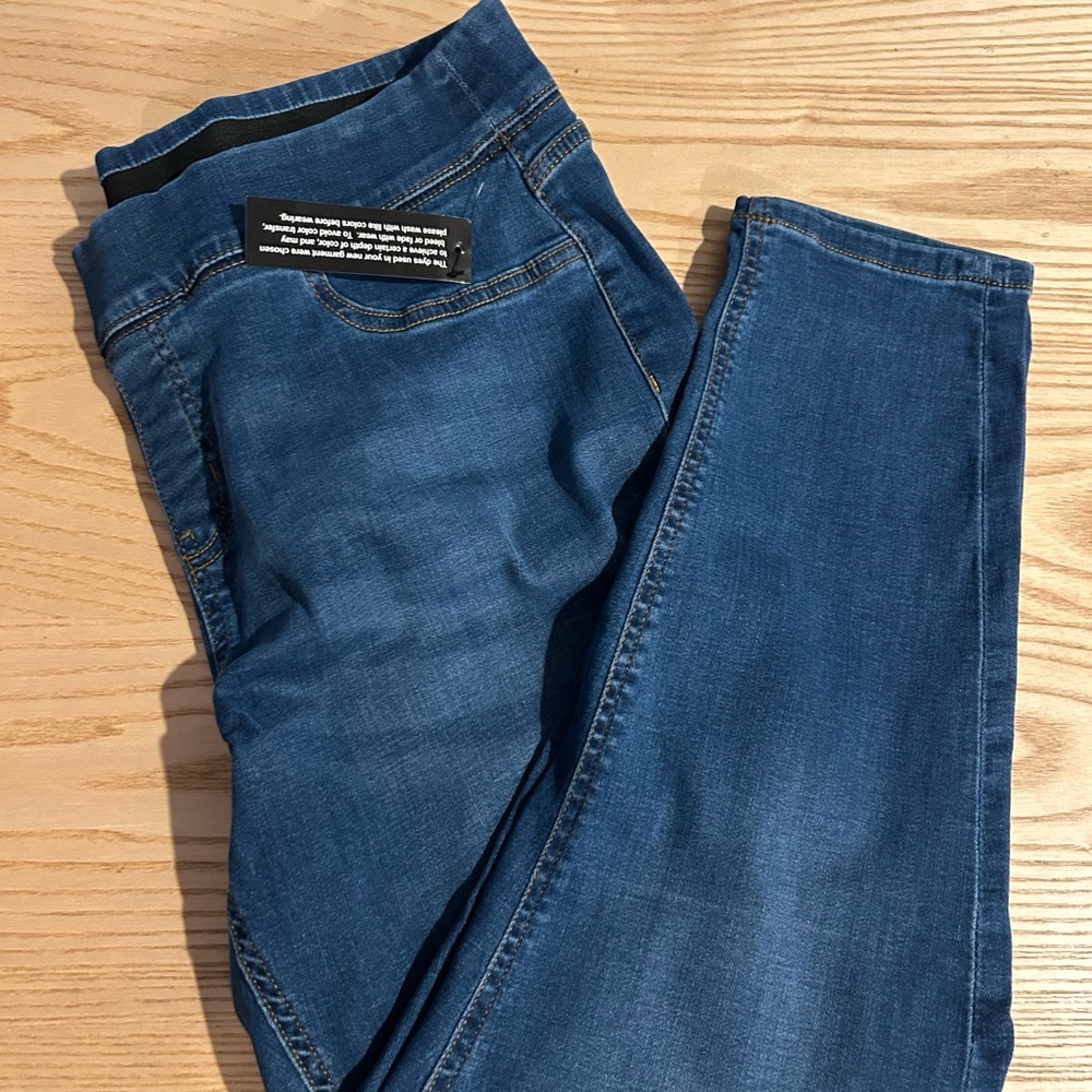 NWT. D&Co. Jeggings Skinny Leg. Size 16p.
